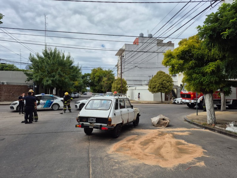 Choque y vuelco en zona c�ntrica: no hubo heridos